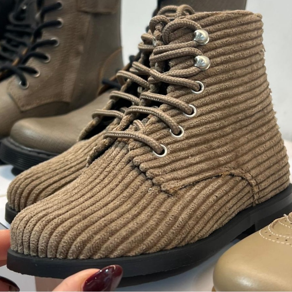 Don Louis size 29 corduroy booties
